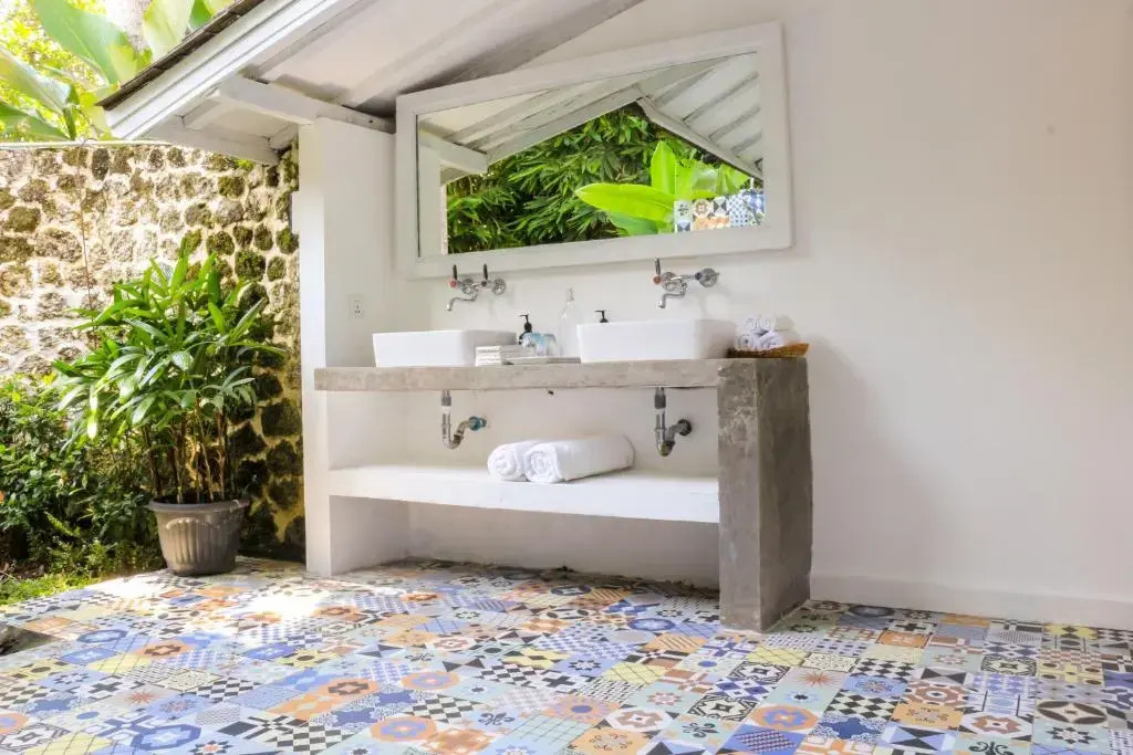 Chanteak Bali - White House 1