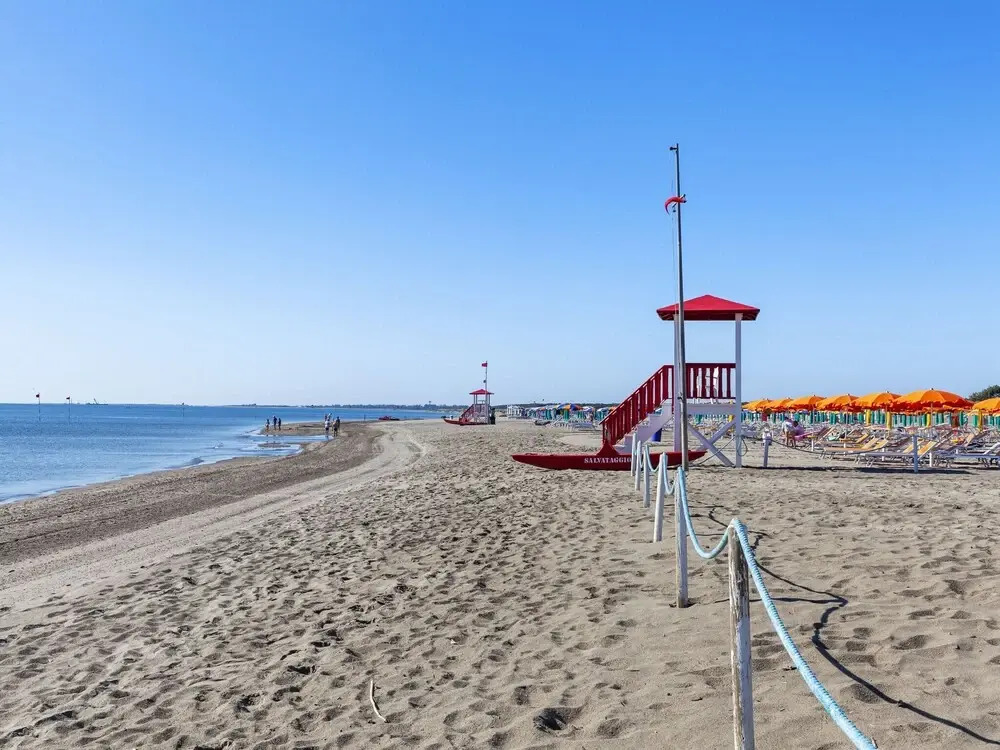 Cute beachfront apartment in Rosolina Mare, close to Venice.