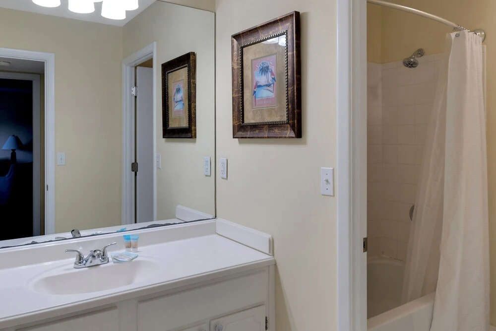 Harbour Town at Sea Pines Spacious 3 Bedroom 3 Condo by RedAwning