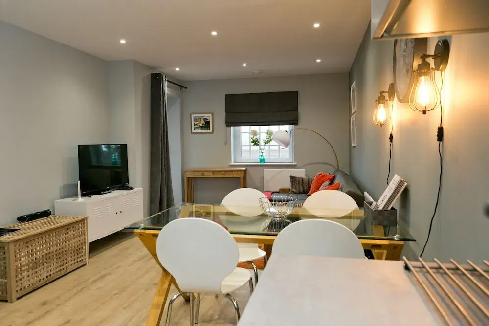Stylish warehouse apartment in Central Cardiff