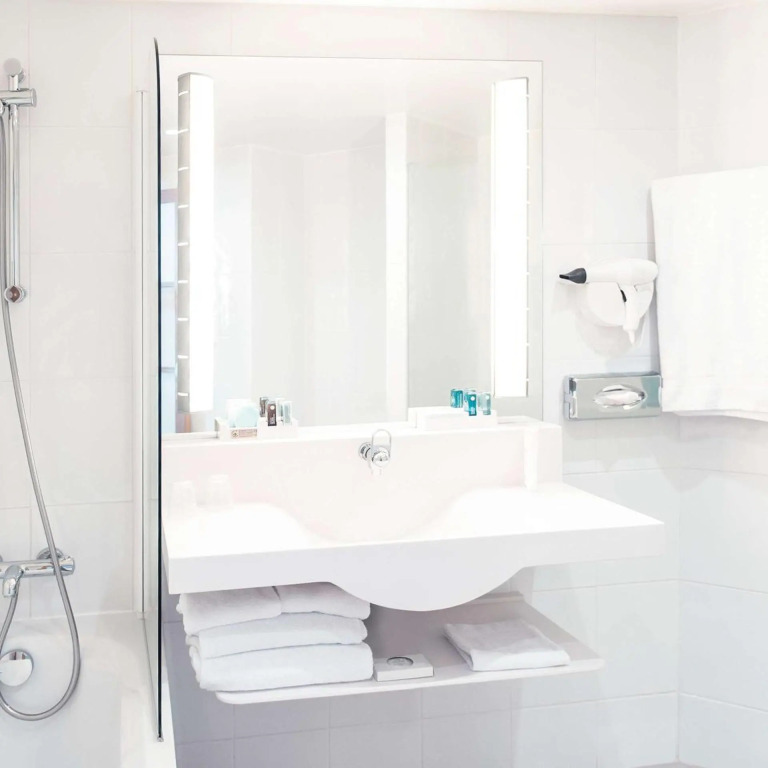 Отель Novotel Barcelona Cornella