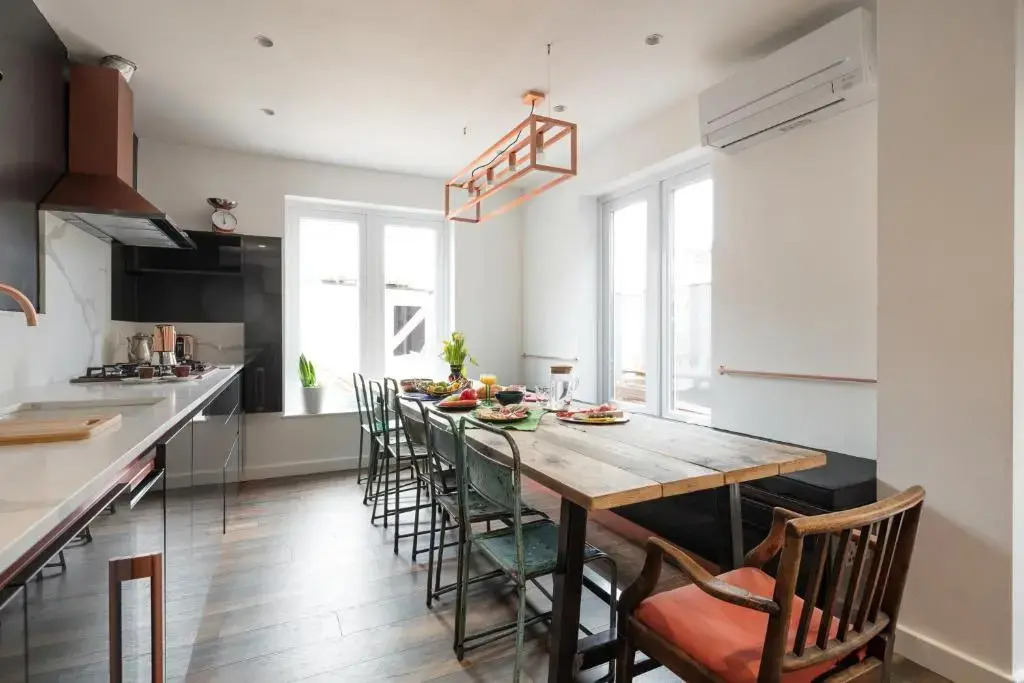 Courcy Road - 7 bedroom - sleeps up to 22