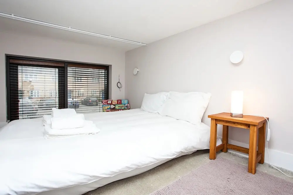 Contemporary 3 Bedroom Apartment In Battersea