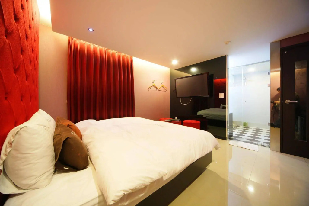 Iris Motel