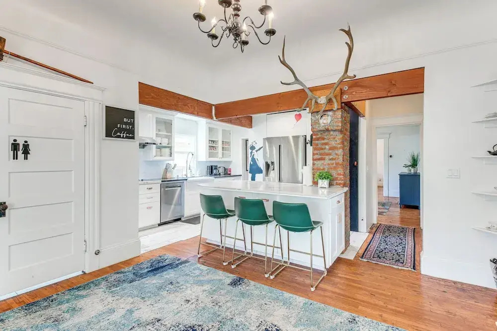 Downtown San Jose Apt w/ Deck: 1 Mi to SAP Center!