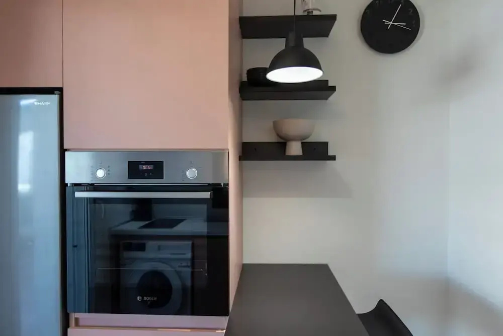 New Cozy Apt with Balcony close to Metro