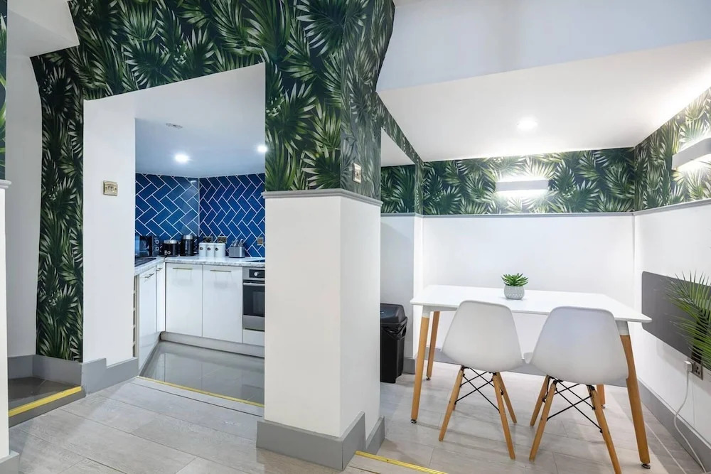 1-bed Flat in West London, Sleeps 2
