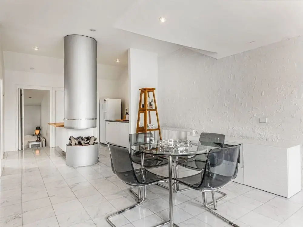 Spoilt for Choice 2-bed/2-bath + Free Parking