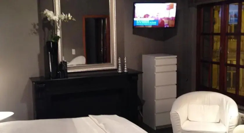 Dirk Suites