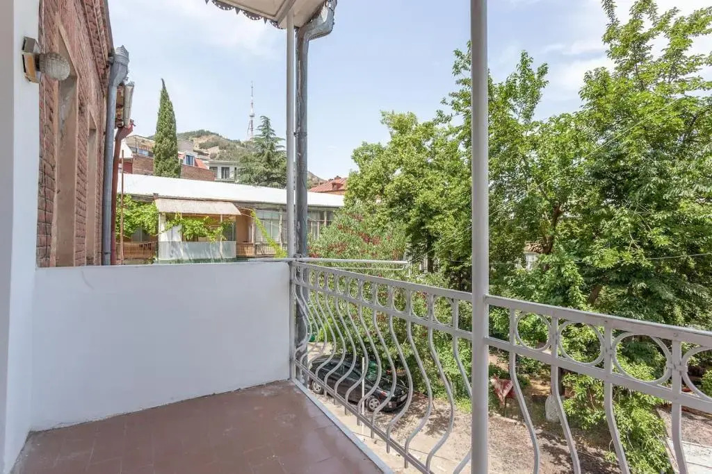 Wehost Sunny Apartment