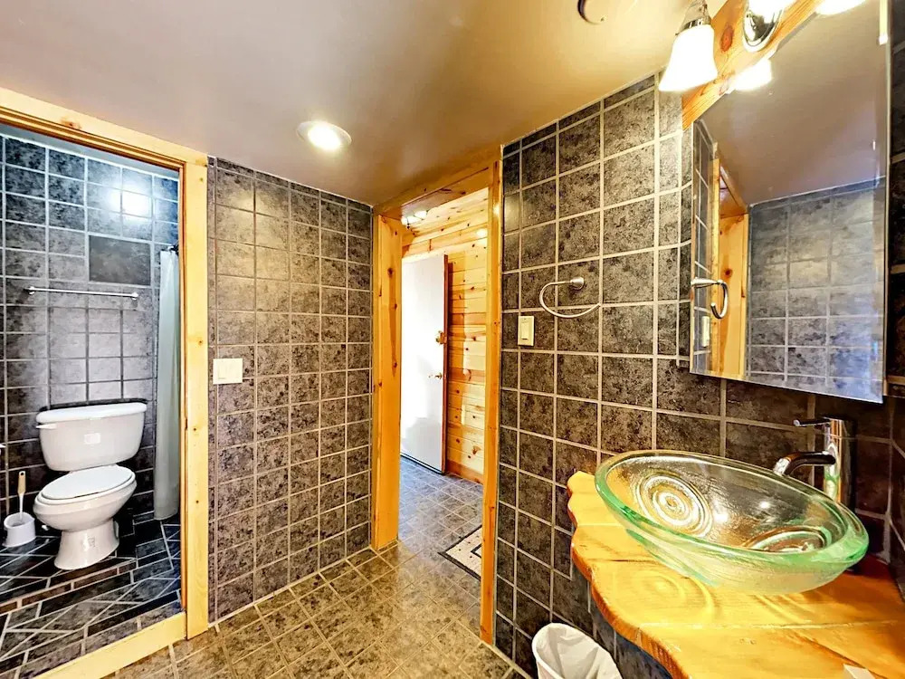2BR 2BA Heavenly Condo by RedAwning