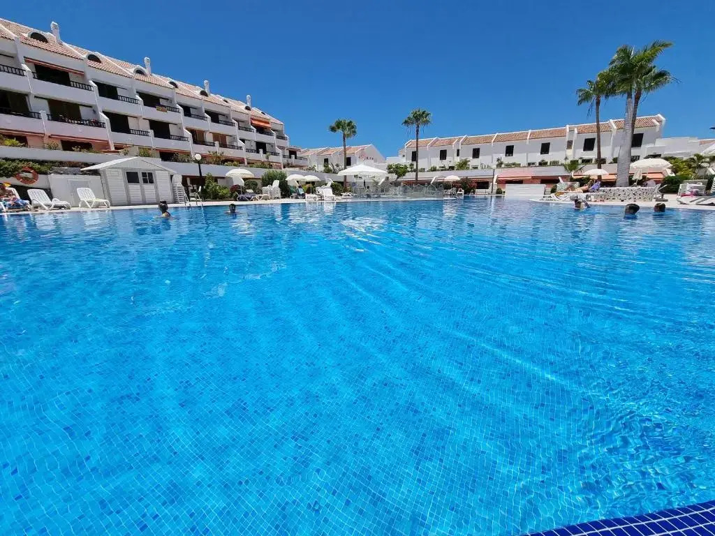 Casa Teide, ground floor Apartment Parque Santiago 1, heated pool, 100 m to sea and beach, wifi