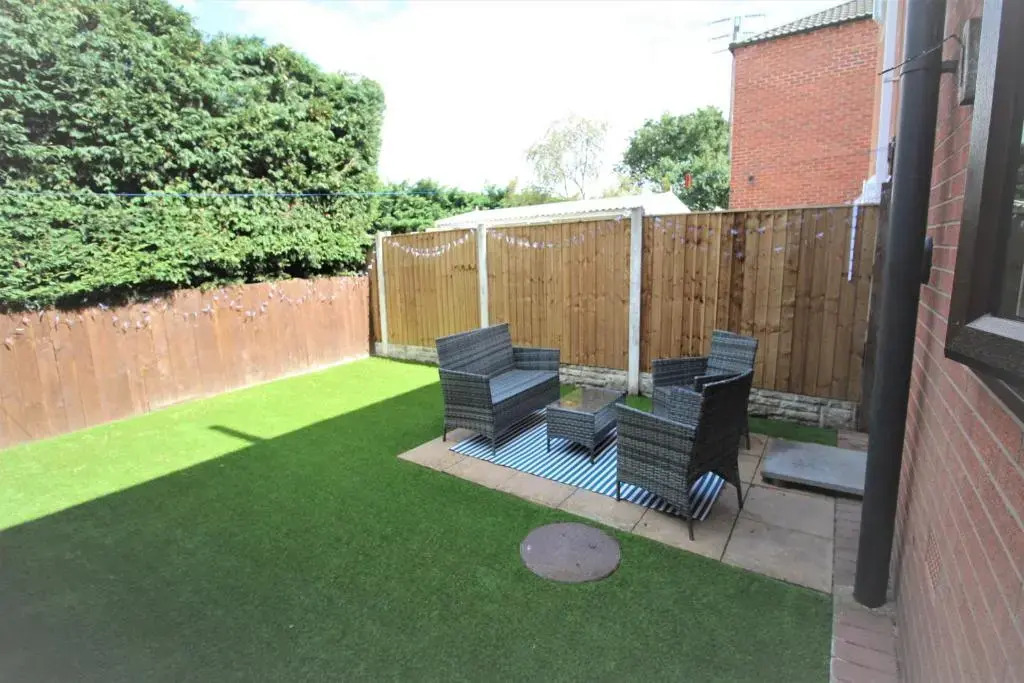 3 Bed House - Garden & Parking - Quiet Cul De Sac