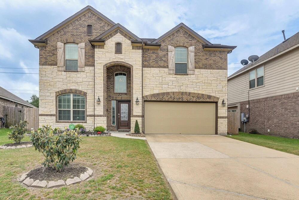 22 Mi to Dtwn Houston: Spacious Baytown Home!
