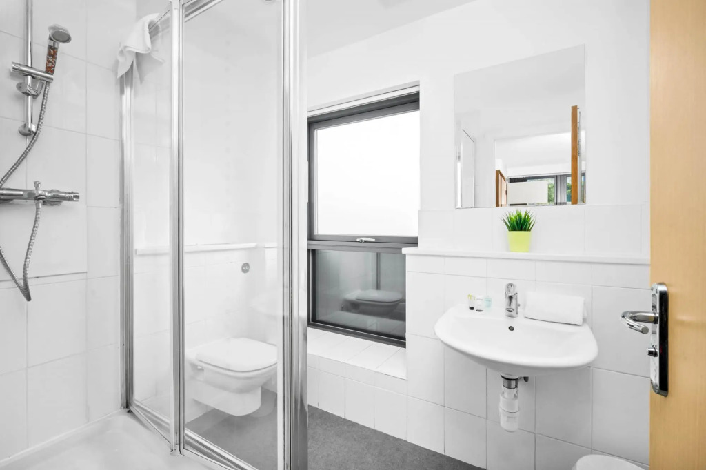 Modern Townhouse Close to Birmingham City Centre