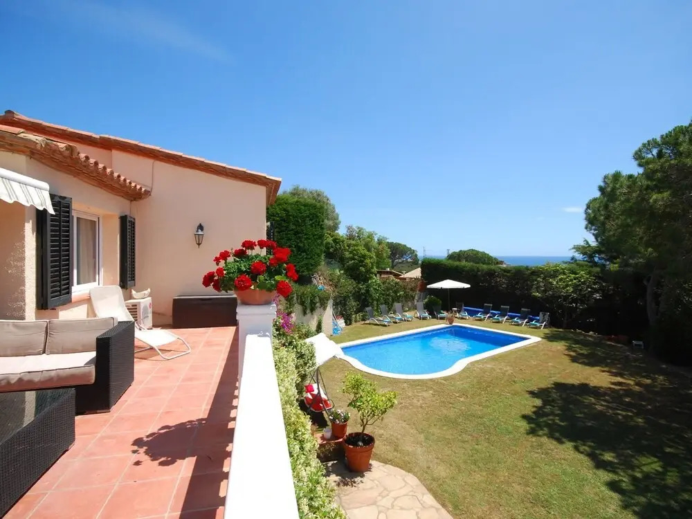 Magnificent Villa in Calonge With Terrace