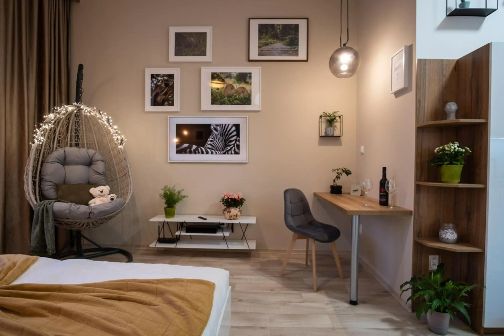 ⭑ Comfy VIP studio in the center with Netflix