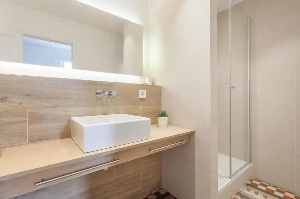 6 Dormitorios En Apartamento Modernista En El Corazon de Barcelona
