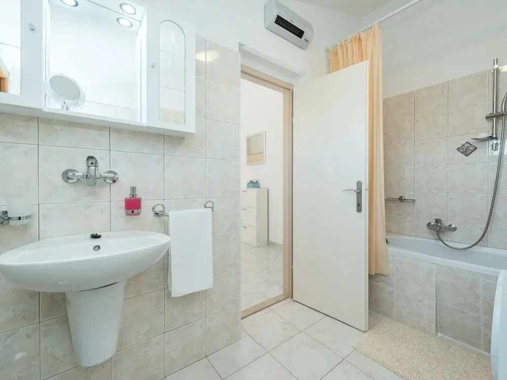 Apartment in Vrsi Near the Sea