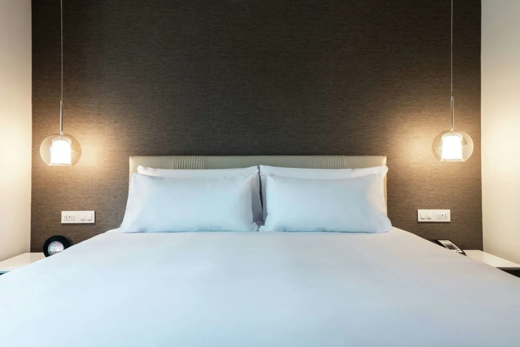 Soro Montevideo, Curio Collection By Hilton