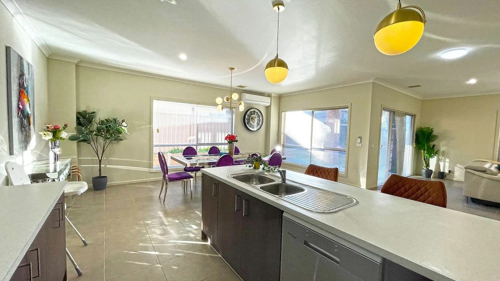 Spacious 7BRM 5-bathroom Rental House