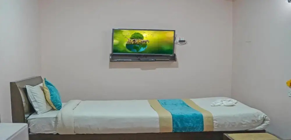 MeroStay 228 LA Hotel