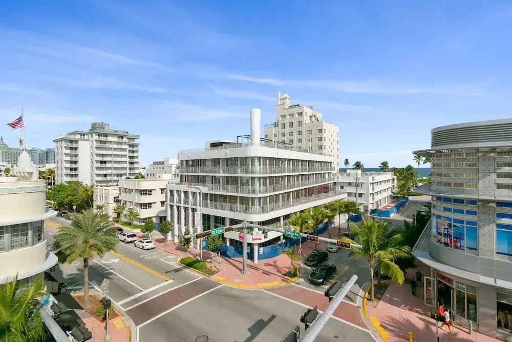 2 Bedroom 2Bath Deluxe Apt with Patio