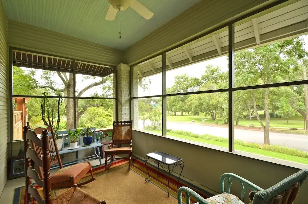 3BR 1.75BA Stylish Hyde Park House by RedAwning