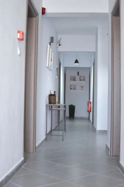 Gatos Village Studios & Apartments