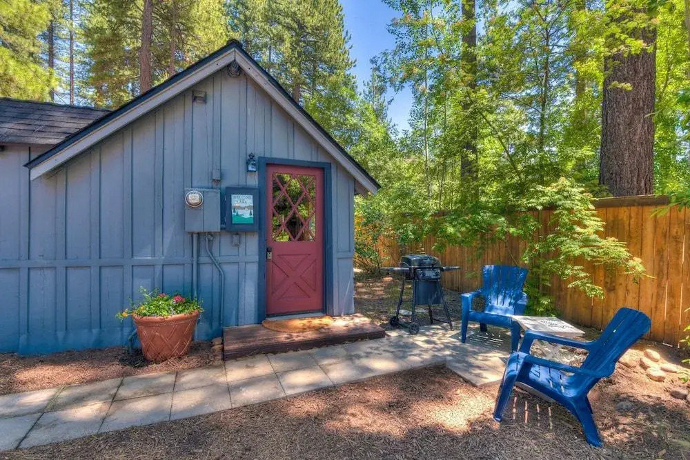 Hole In One 1 Bedroom Cabin by RedAwning