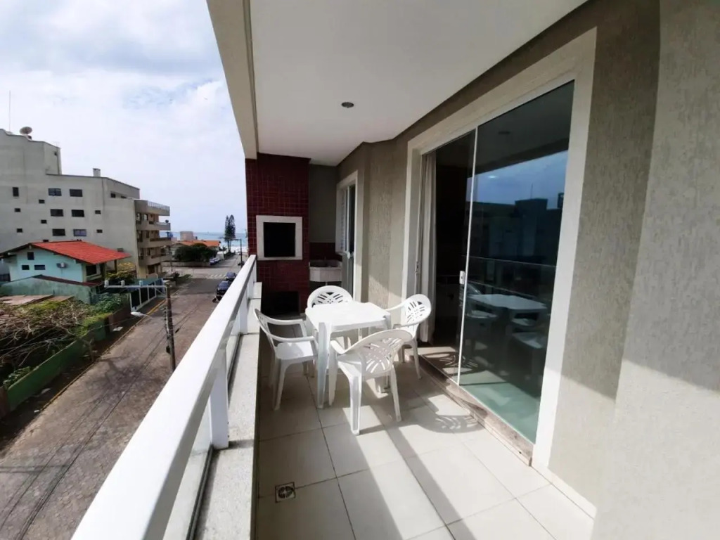 Apartamento 3 quartos 8 pessoas a 50 mts da Praia de Bombas, a 100m da Passarela do Ribeiro