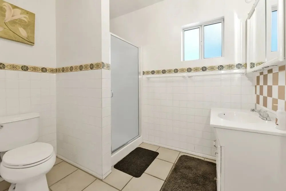 2222-cozy Summit 4 Bedroom Home by RedAwning