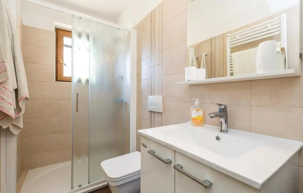 Awesome Home in Barbat with Hot Tub, WiFi, 4 Bedrooms