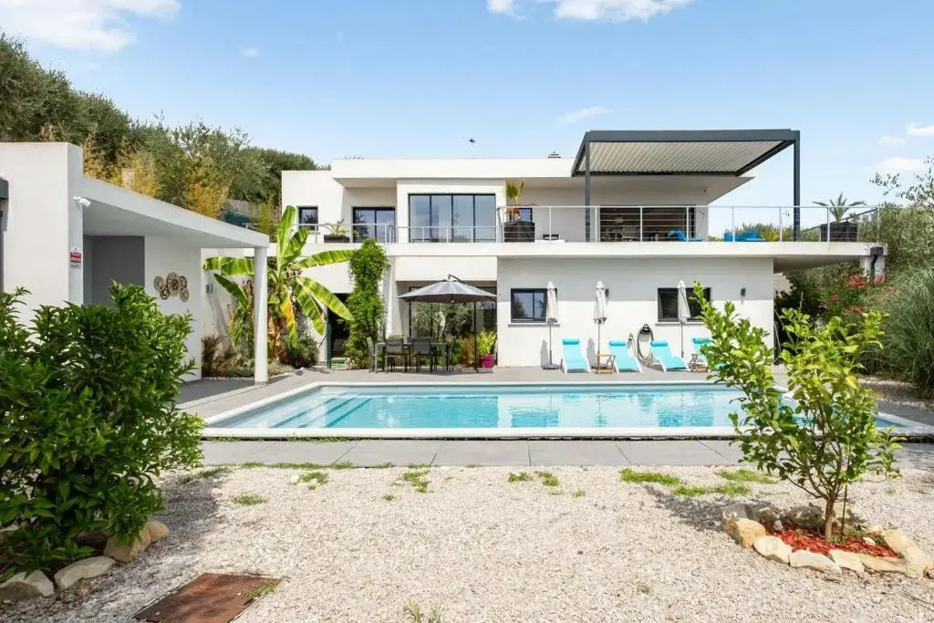 Splendid villa with pool and seaview 20 min away from Nice center - Welkeys