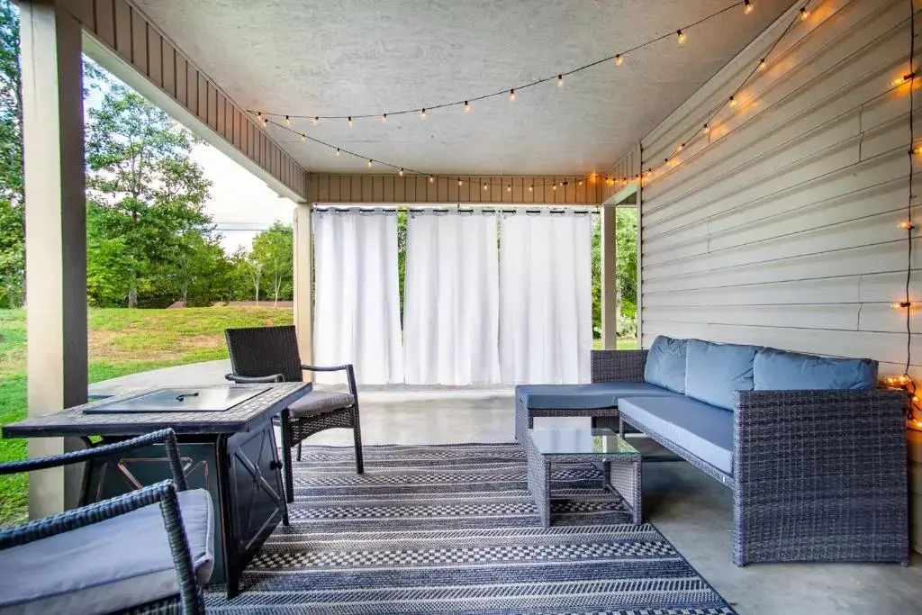 Cozy Firefly Getaway with forest view