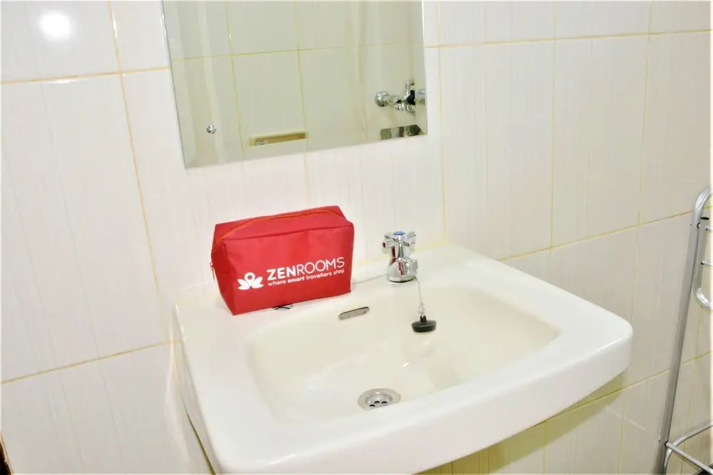 ZEN Rooms Basic Lebak Bulus