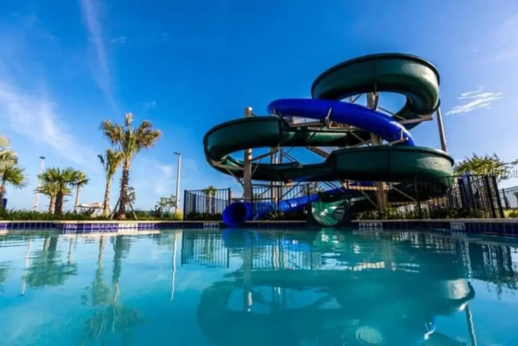 H - New 2 Bedroom Condo - 5 Miles to Disney - Free Water Park