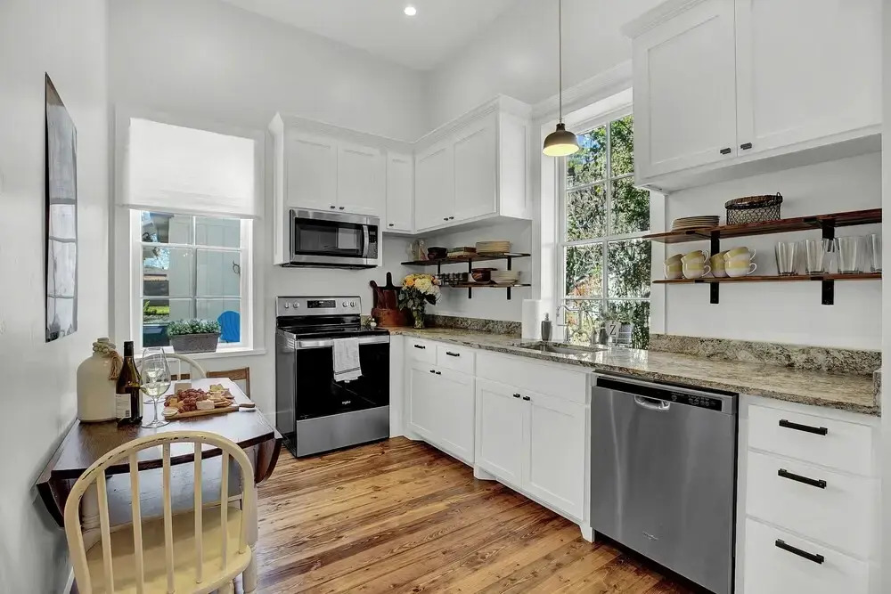 New! Luxurious Home 1blk to Main W/wine Cellar