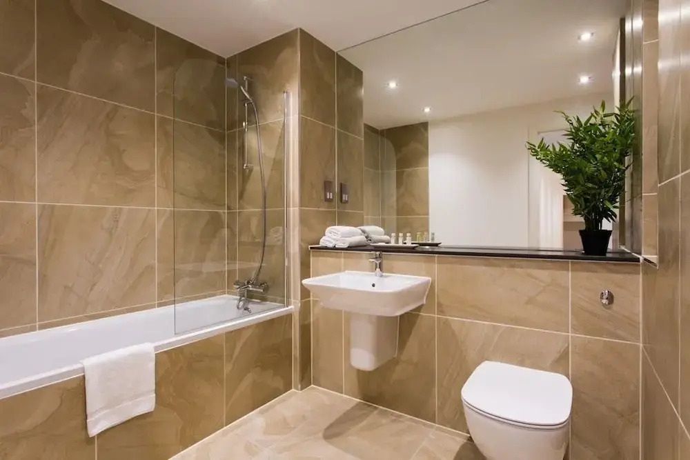 Flying Butler Croydon Apartment