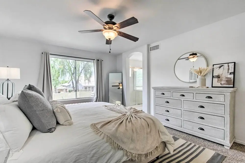 Beautiful Chandler Escape w/ Putting Green & Pool!