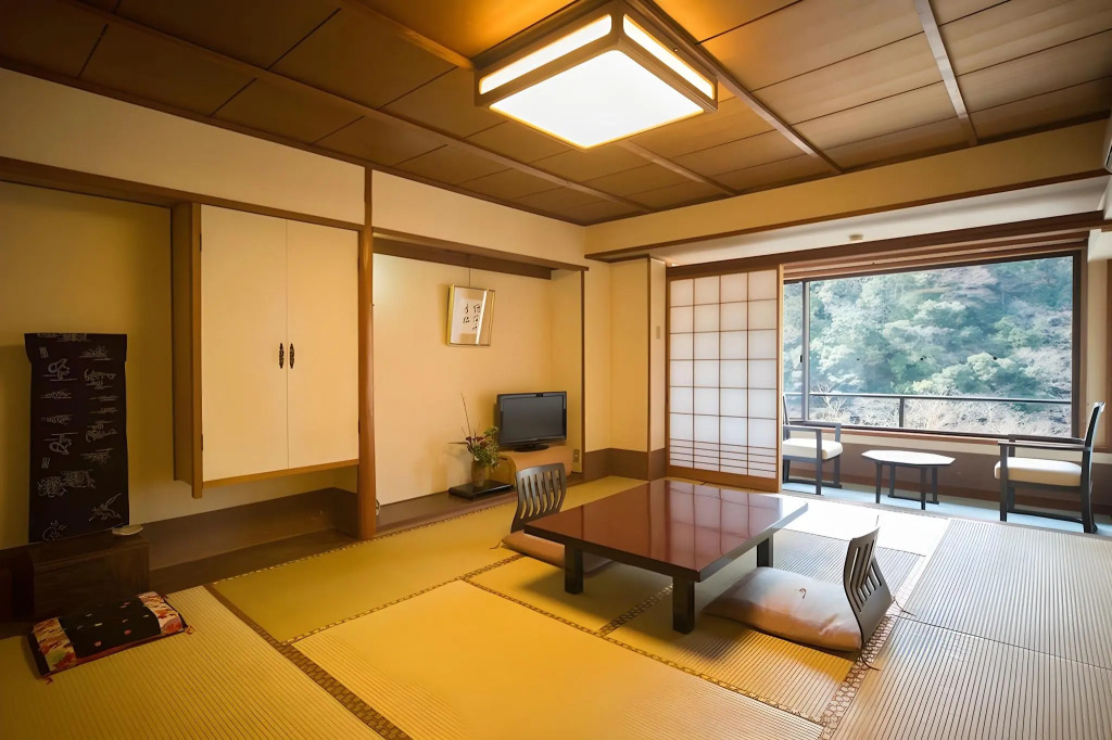 Momijiya Honkan Takaosansou