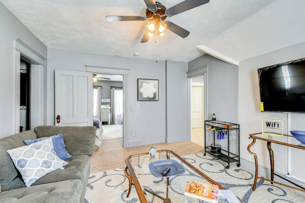< 2 Mi to Hospitals & University: South Wedge Apt!