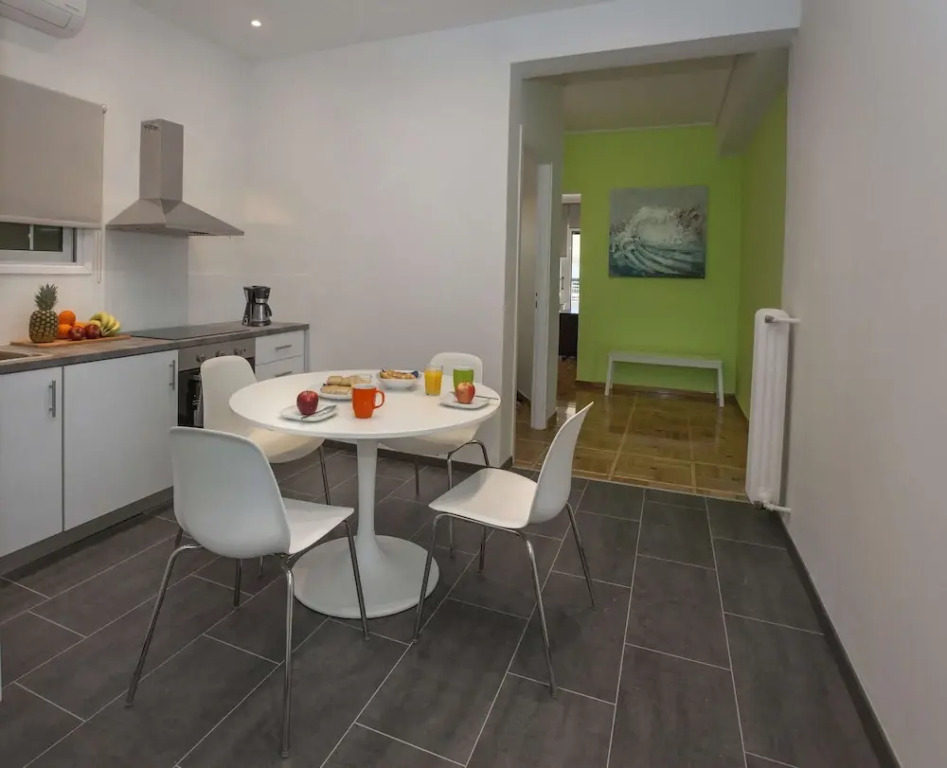 Modern Apartment close to Acropolis Museum by GHH