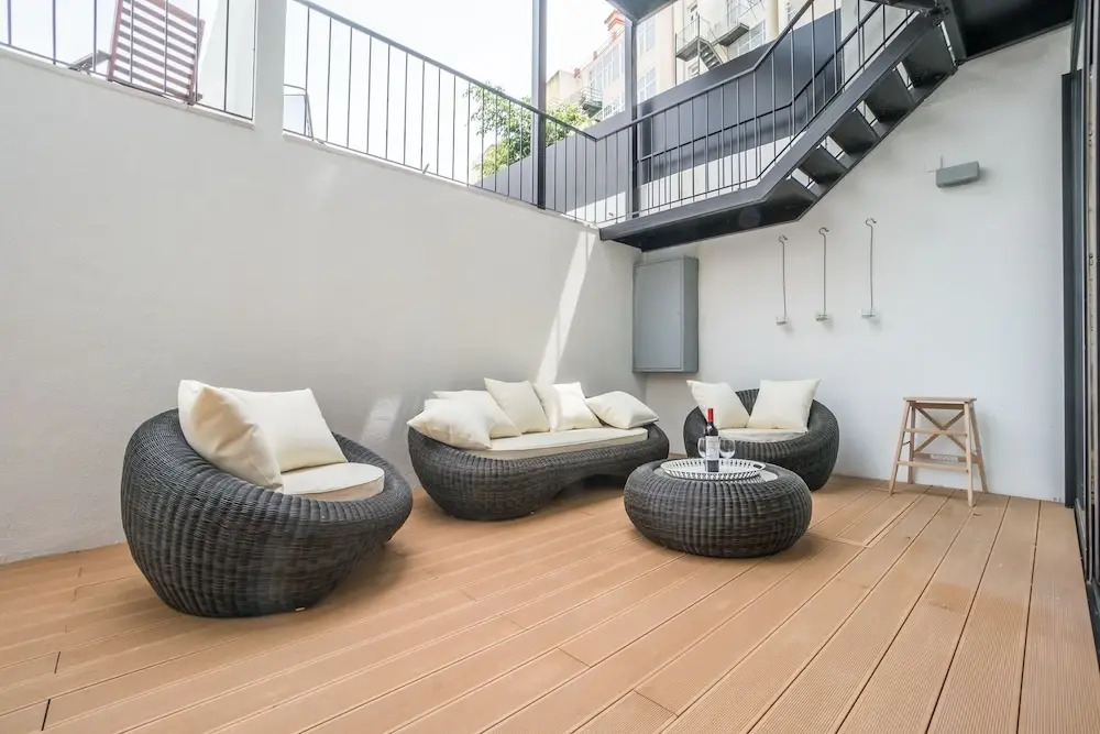 Gulbenkian 2 bedroom with Private Garden