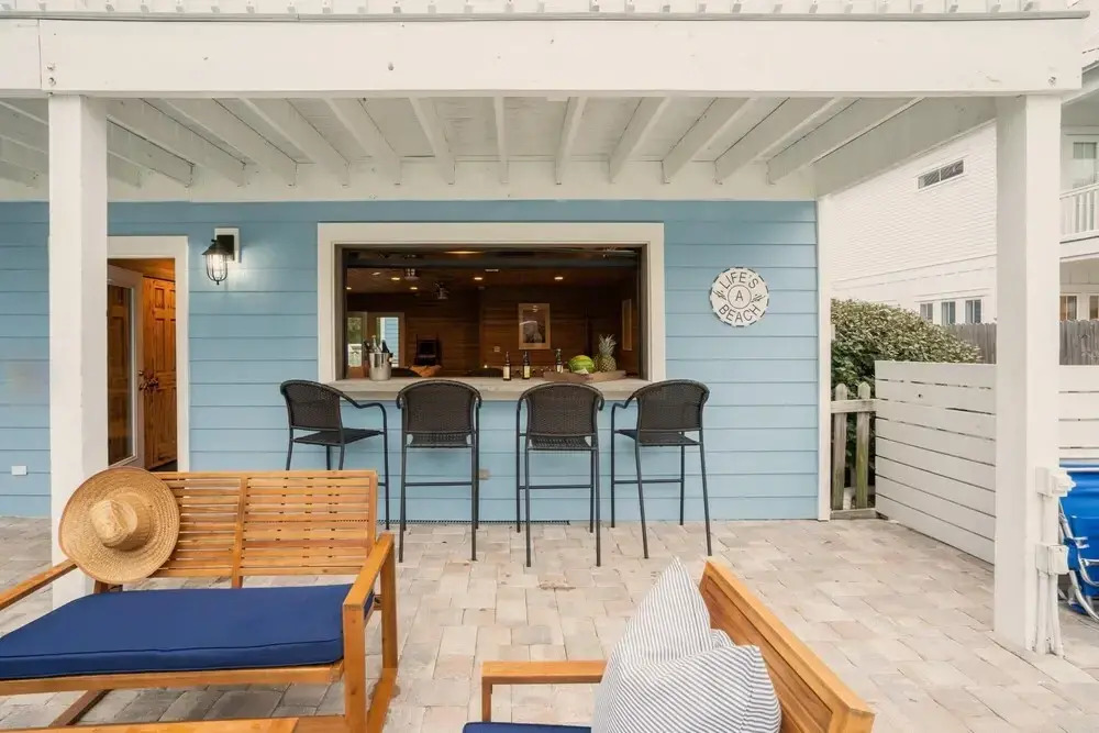 Stingray in Destin with 6 bedrooms and 5 bathrooms