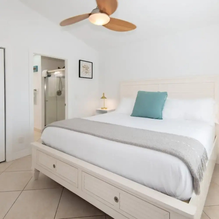 Clean Spacious Waterfront 2bd 2ba Sleeps 8