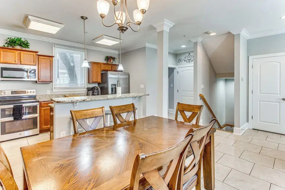 Walk to Ocean: Myrtle Beach Townhome w/ Balcony!