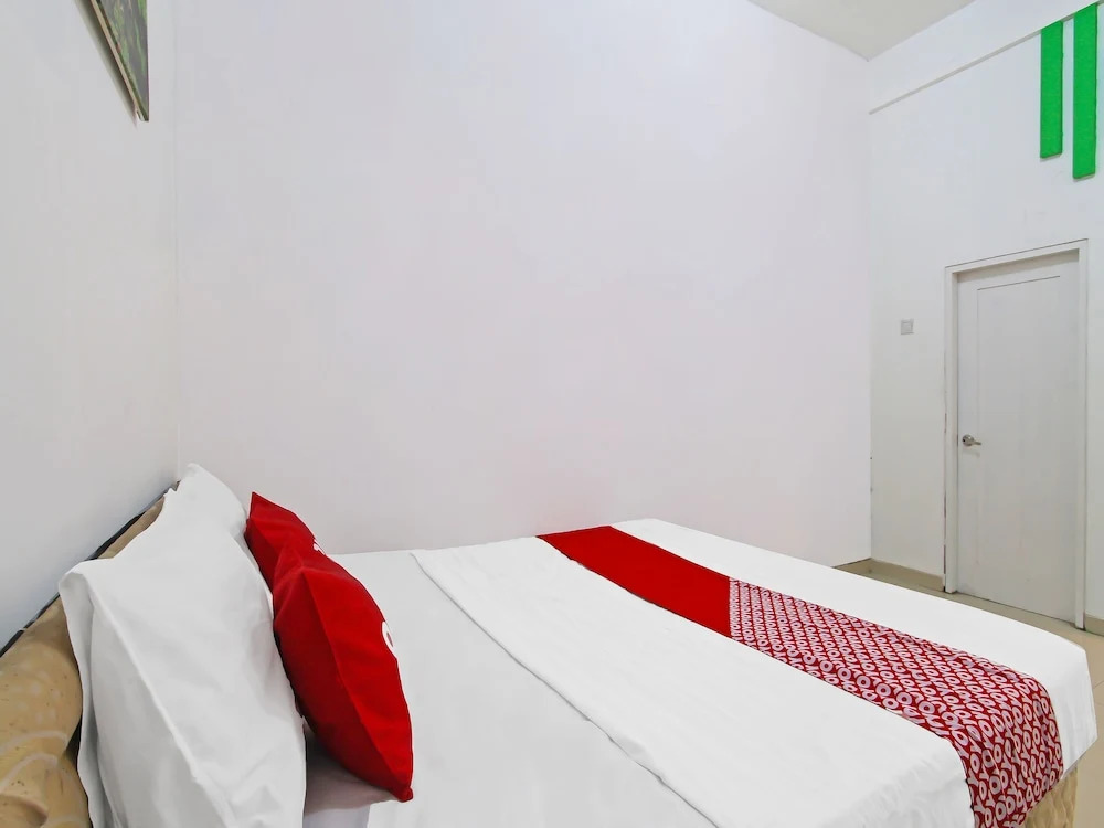 RedDoorz at Hotel Roda Mas 2 near Gor Satria