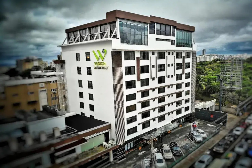 Weston Suites Hotel