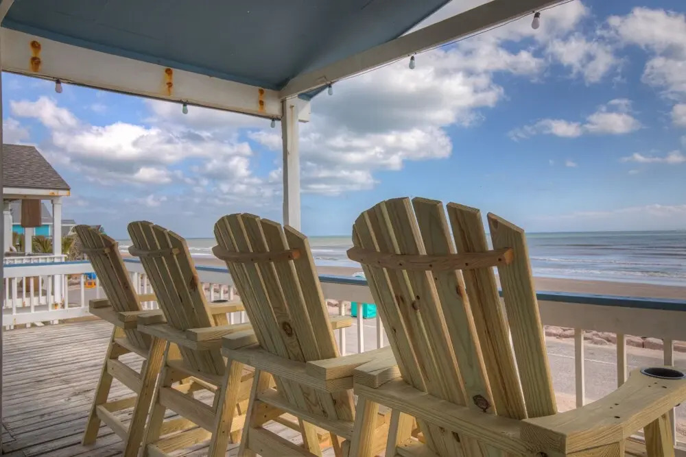 New! Beachfront Home W/grill & Stunning Views!